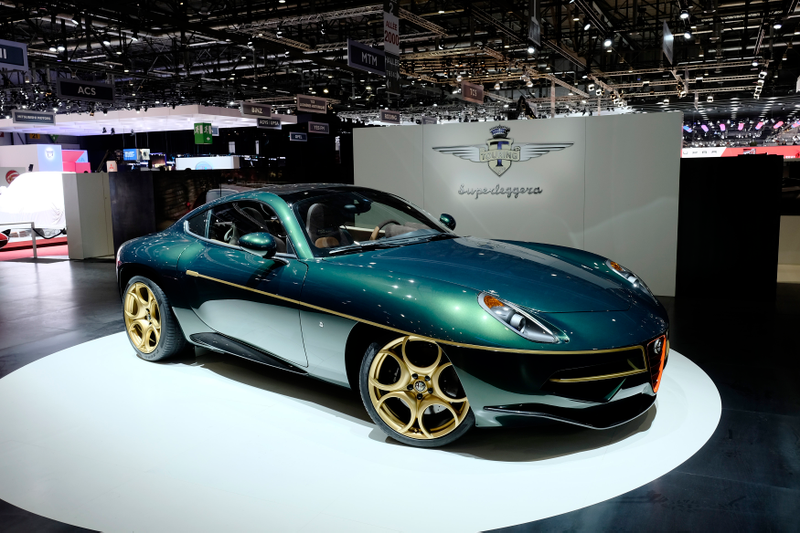 Illustration for article titled Throw Acid In My Eyeballs It's A Green/Gold Alfa Romeo Disco Volante